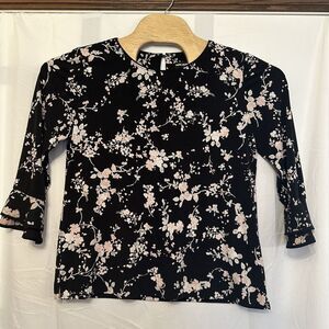 Karl Lagerfeld Womens‎ Size Medium Black Floral Flutter Sleeve Ruffle Blouse Top